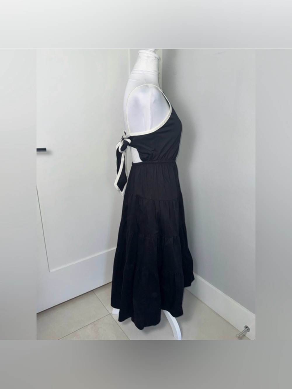 Alice + Olivia Hartley Gathered Midi Dress/ Size 0 - Picture 6 of 10